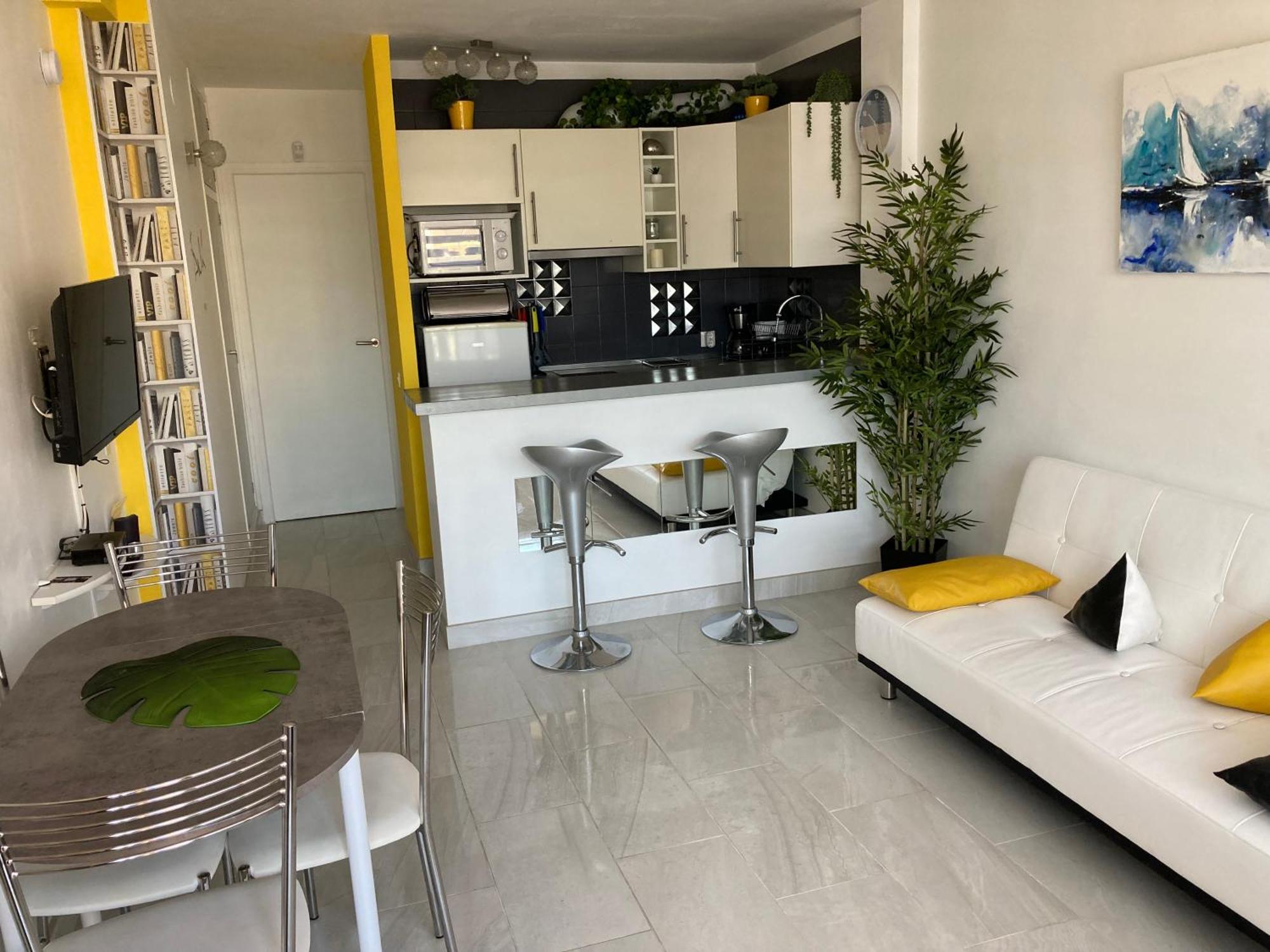 Tres Bel Appartement Entierement Renove เอมปูเรียบราบา ภายนอก รูปภาพ